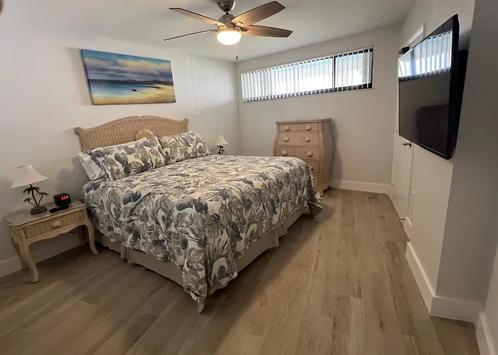 Full Time Lic Mgr - Modern Oceanfront Condo! Beautiful Ocean Views! Beach Resort! 2 King Beds! Key Largo