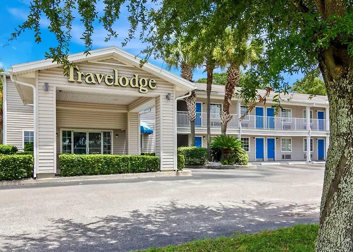 Macclenny Hotels