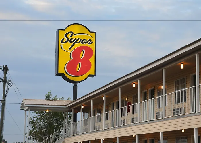 Super 8 By Wyndham Madison Hotel