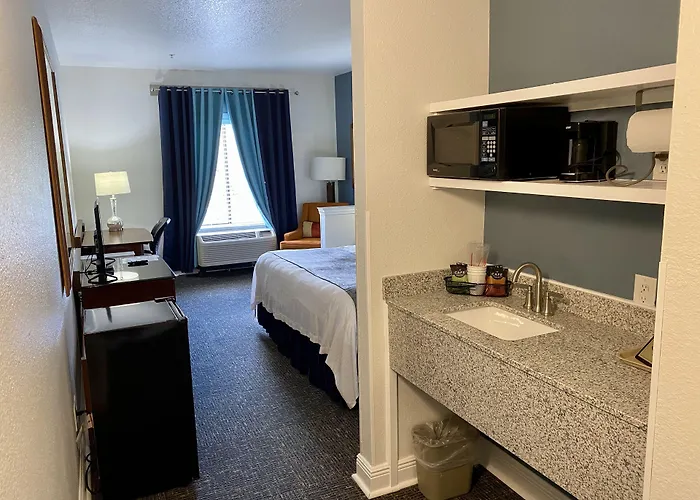 Luxury Suites Ferry Pass