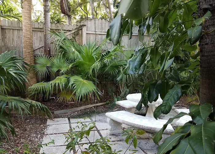 Alexander Palms Court - No Hidden Resort Fees! Key West