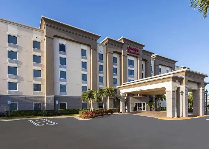 Hampton Inn & Suites Fort Myers-Colonial Boulevard Mit Golfplatz