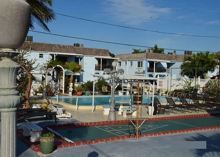 Twins Inn & Apartments St. Pete Beach