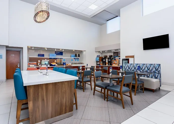 Holiday Inn Express & Suites Lantana By Ihg