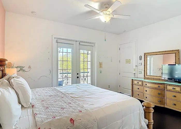 Inn On The Avenue New Smyrna Beach