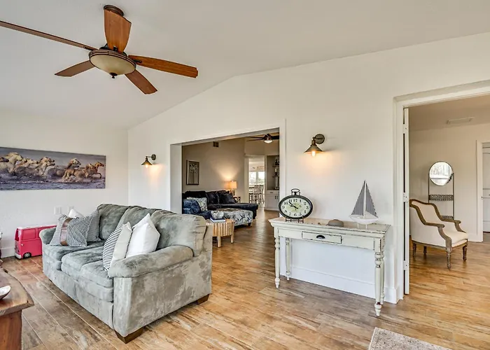 Haustierfreundliches Waterfront Home On Canal W/ Dock & Pedal Boat! Crystal River