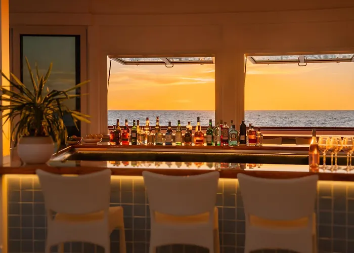 Naples Beach Club, A Four Seasons Resort