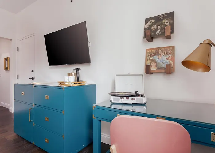 Lily Hall-A Boutique Hotel Pensacola