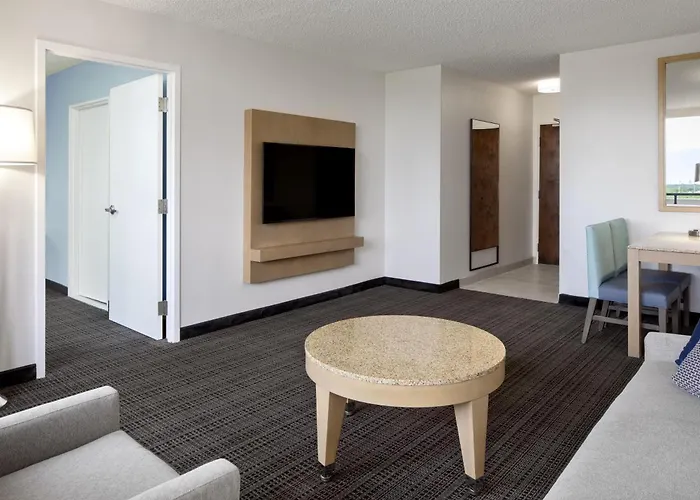 Embassy Suites By Hilton Tampa Airport Westshore With Golf Course