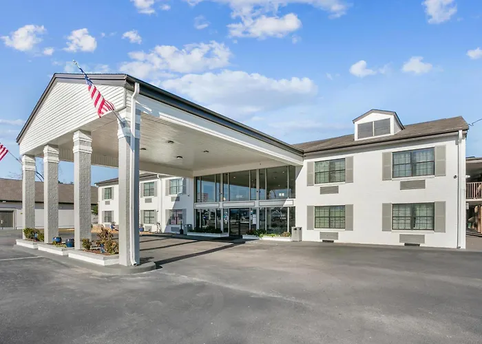 At Home Inn - Pensacola Ferry Pass With Golf Course