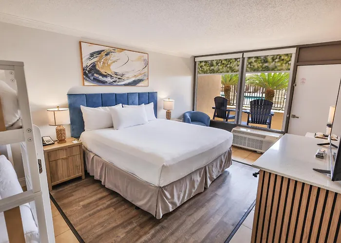 Fort Walton Beach hotels near Wild Willy's Adventure Zone
