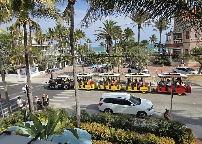 Southernmost Point Guest House & Garden Bar Key West