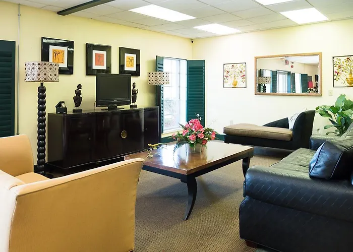 Quality Inn Tampa Lake Magdalene With Golf Course