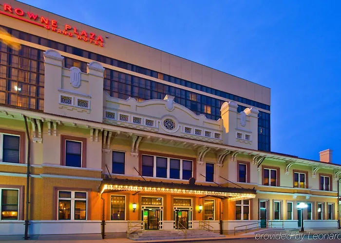 Crowne Plaza Pensacola Grand Hotel