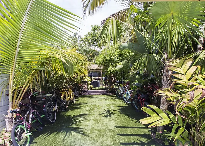 Tropical Garden Bungalow West Palm Beach