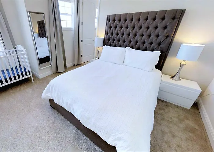 6 Bedroom Vacation Home With Pool Orlando