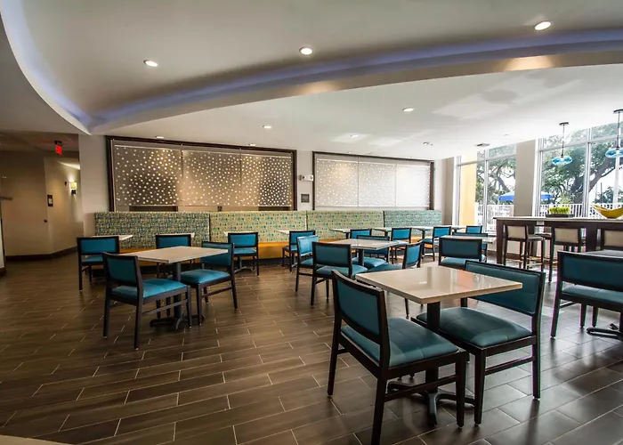 Comfort Suites Fort Lauderdale Airport South & Cruise Port Dania Beach