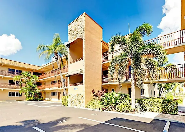 Treasure Island Beach, Fl Waterfront Condo Located Steps Away From The Intracoastal Waterway St. Pete Beach