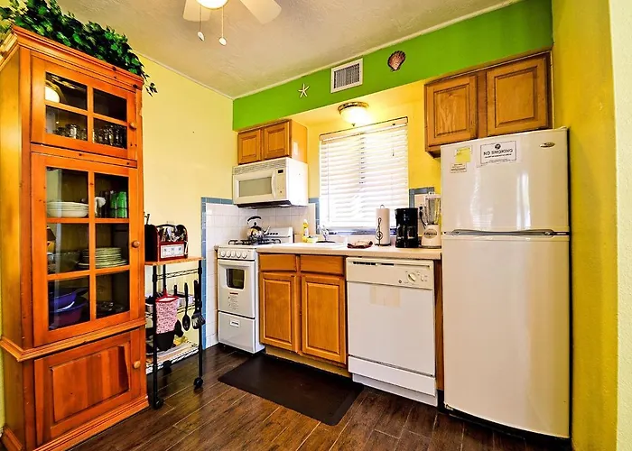 Palm Place 1 - Sabal Palm Beach Getaway 624 Clearwater Beach