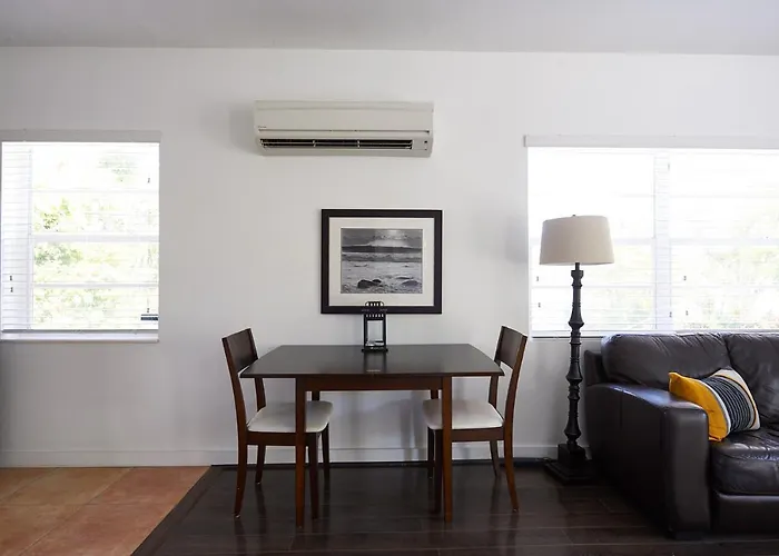Clean Cosy Flat, Steps From The Beach Fort Lauderdale