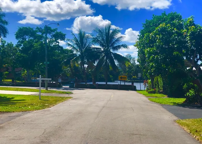 One Bedroom Apt With Private Patio Near Fort Lauderdale Beach