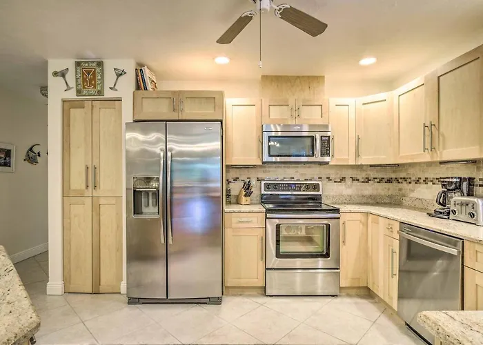 Spacious Naples Home < 1 Mi To Vanderbilt Beach!